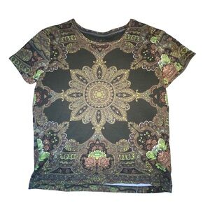 White Stag Olive Green Short Sleeve Tee with boho Design size M 100% cotton‎